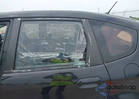 2010 Honda Fit z USA, uszkodzony, nr VIN JHMGE8H22AC039353